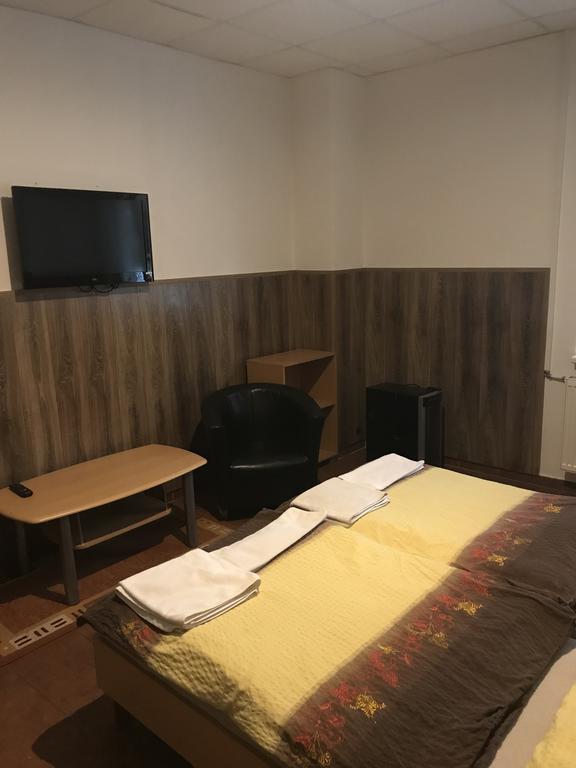 Batavya Penzion Topoľčany 外观 照片