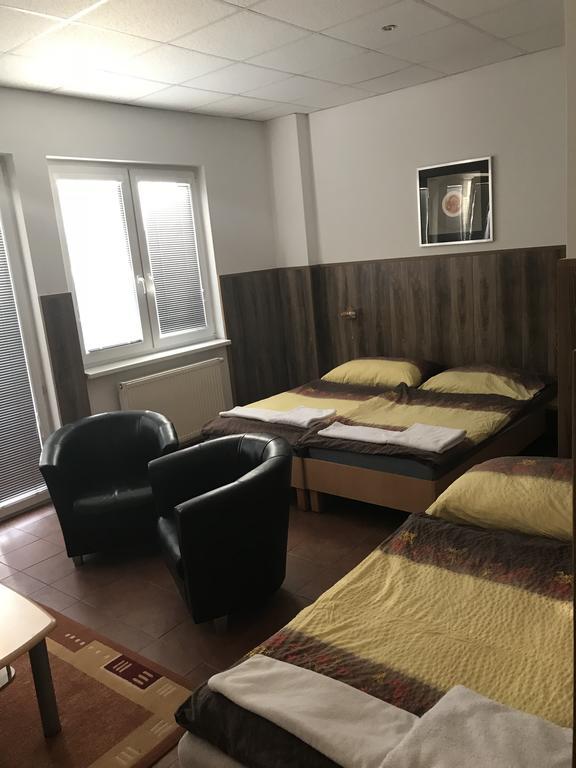 Batavya Penzion Topoľčany 外观 照片