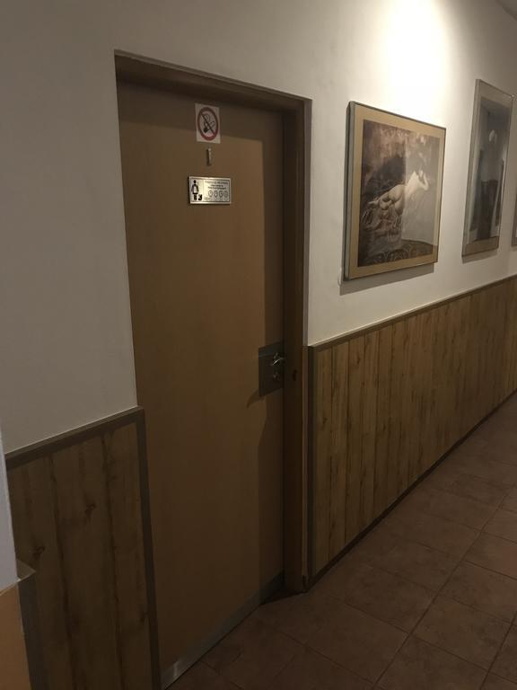 Batavya Penzion Topoľčany 外观 照片